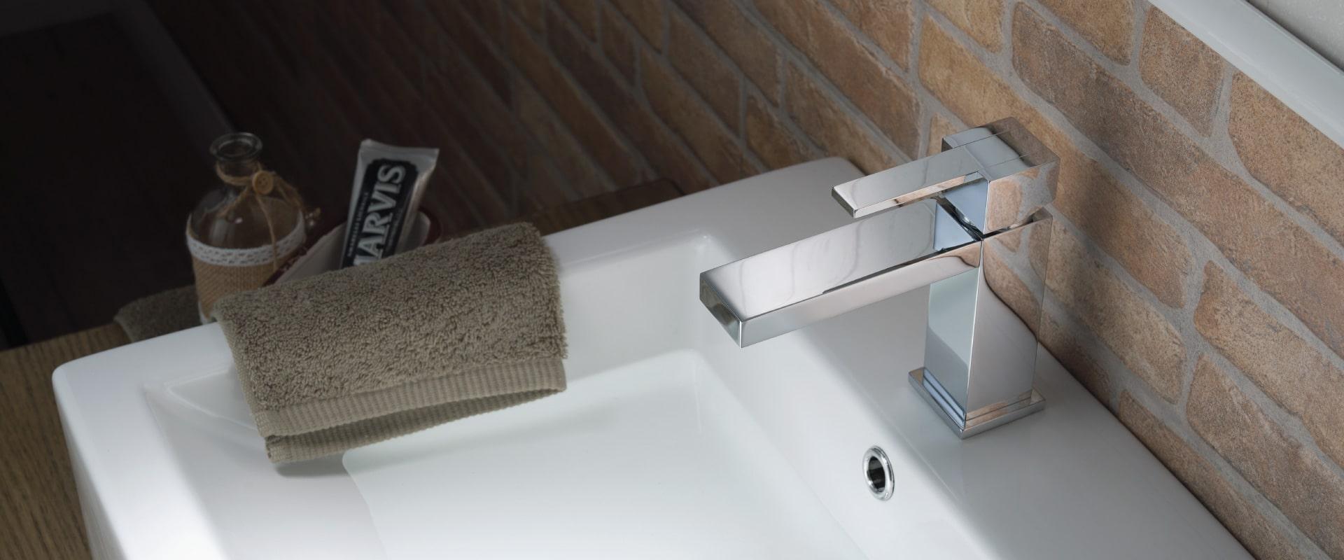 modern single hole faucet