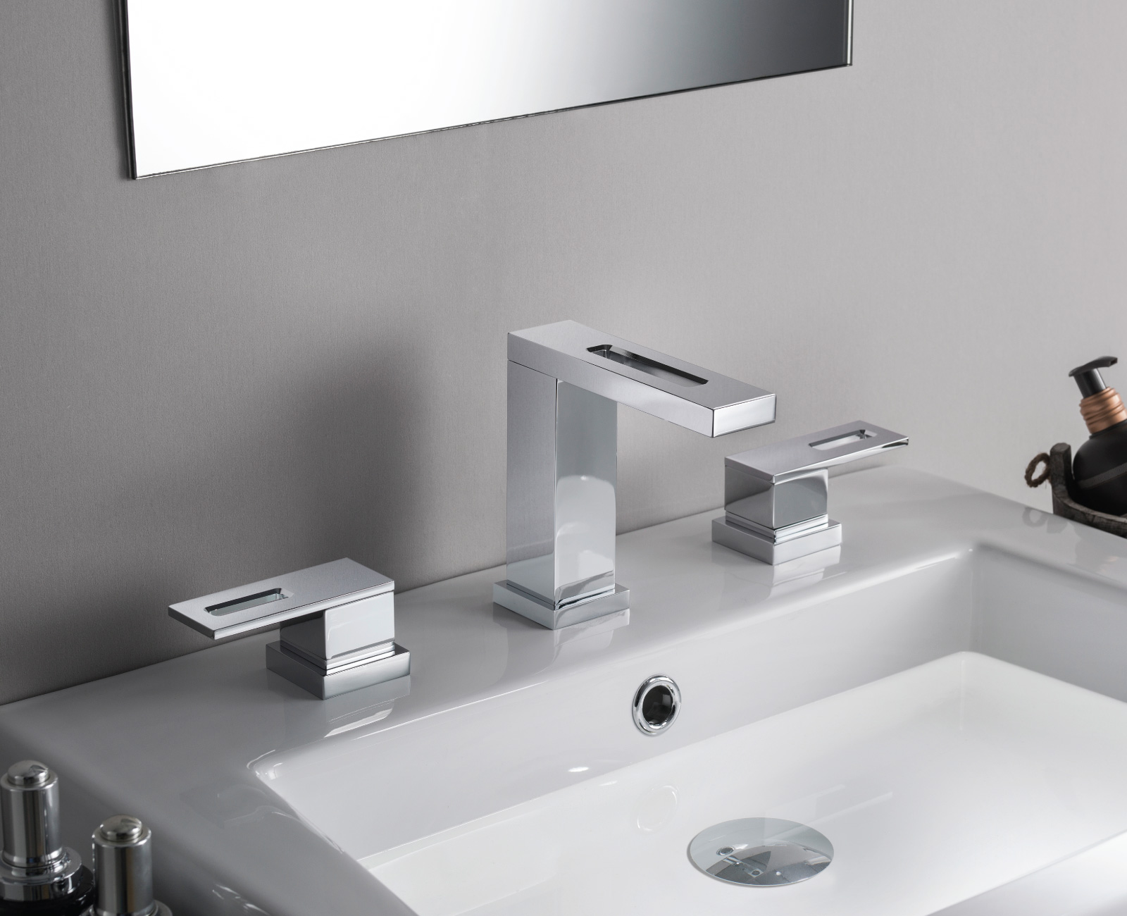 contemporary bathroom faucet chrome