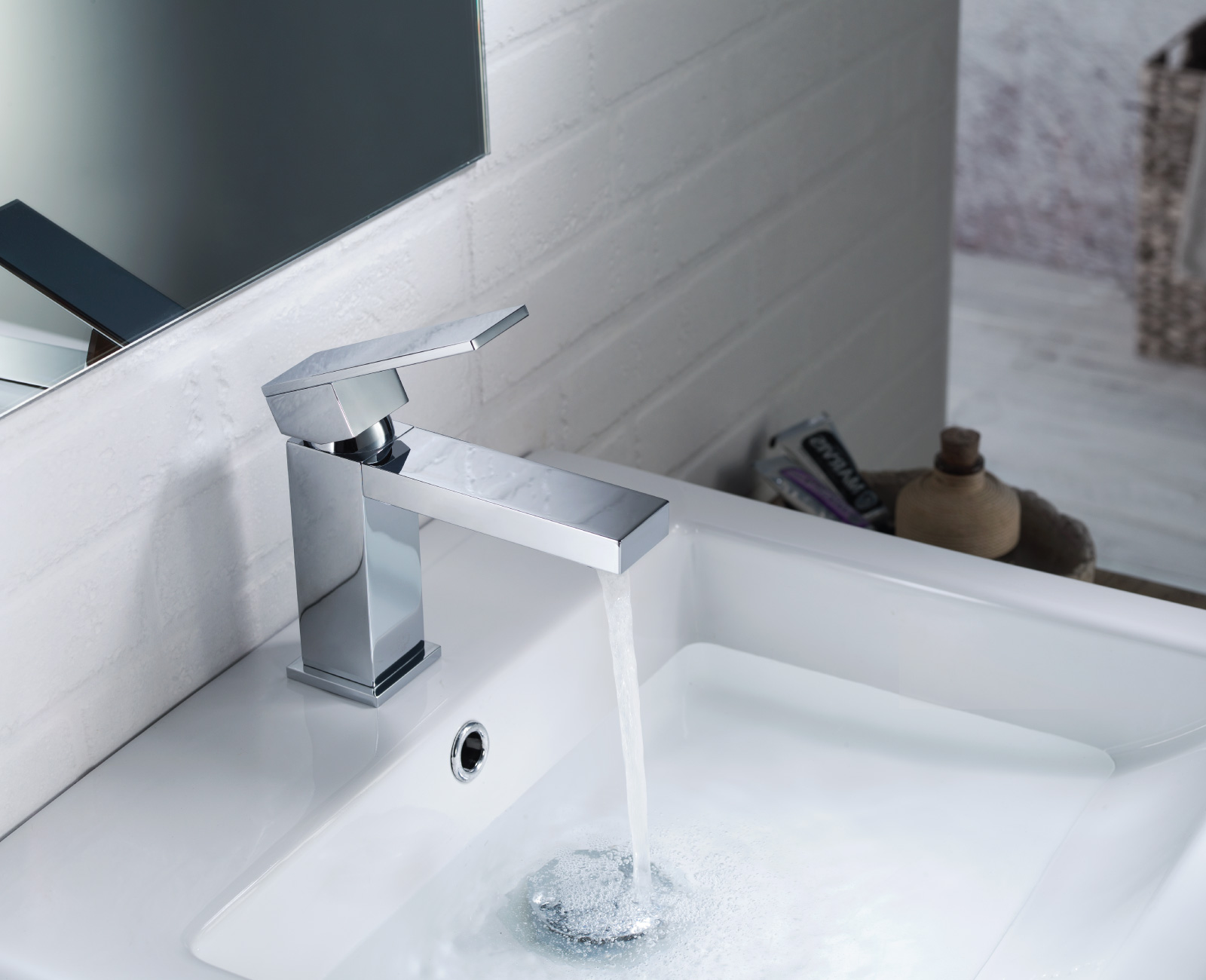 contemporary bathroom faucet chrome