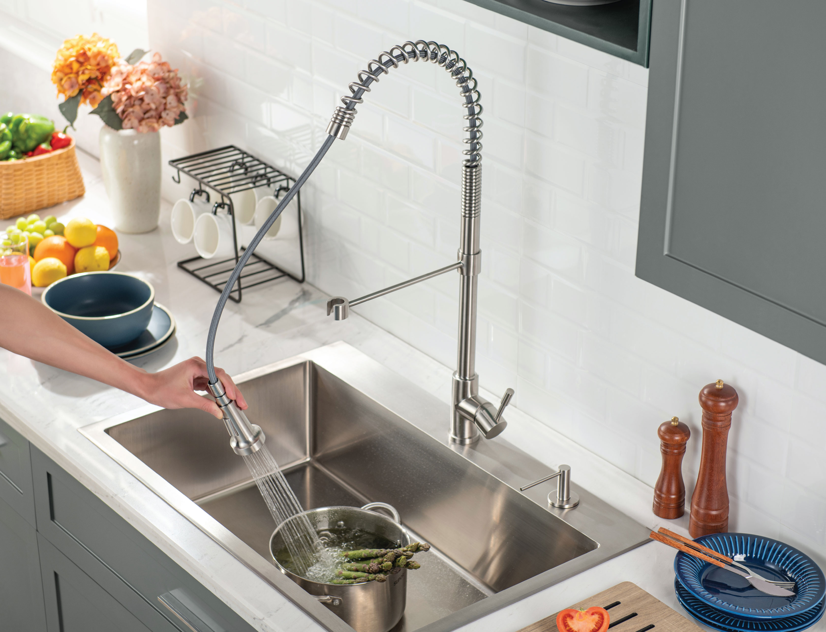 stainless steel kitchen faucet with pullout
