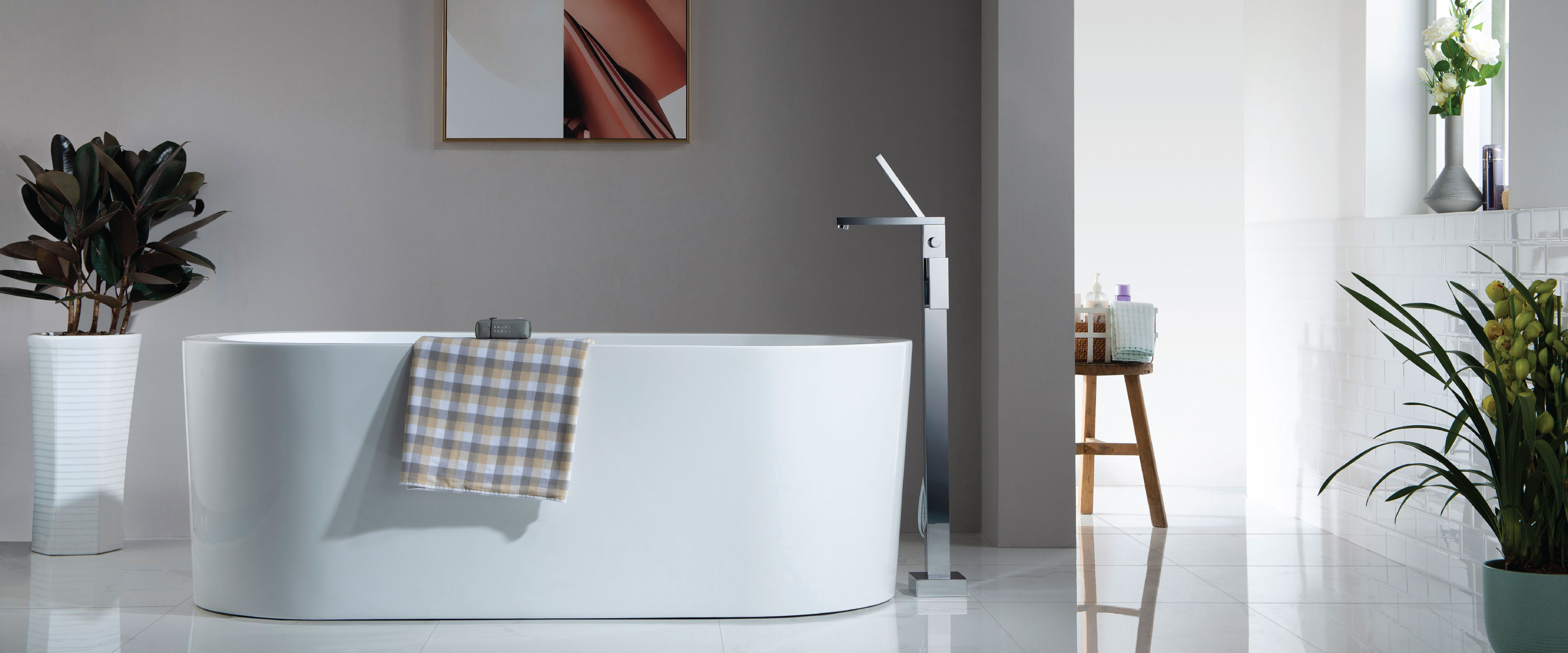 modern free standing bathtub faucet