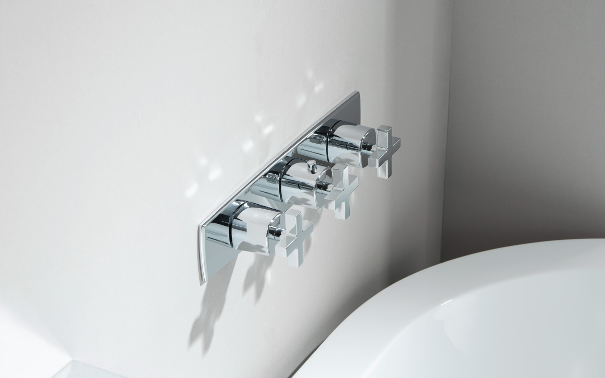 thermostatic tub faucet