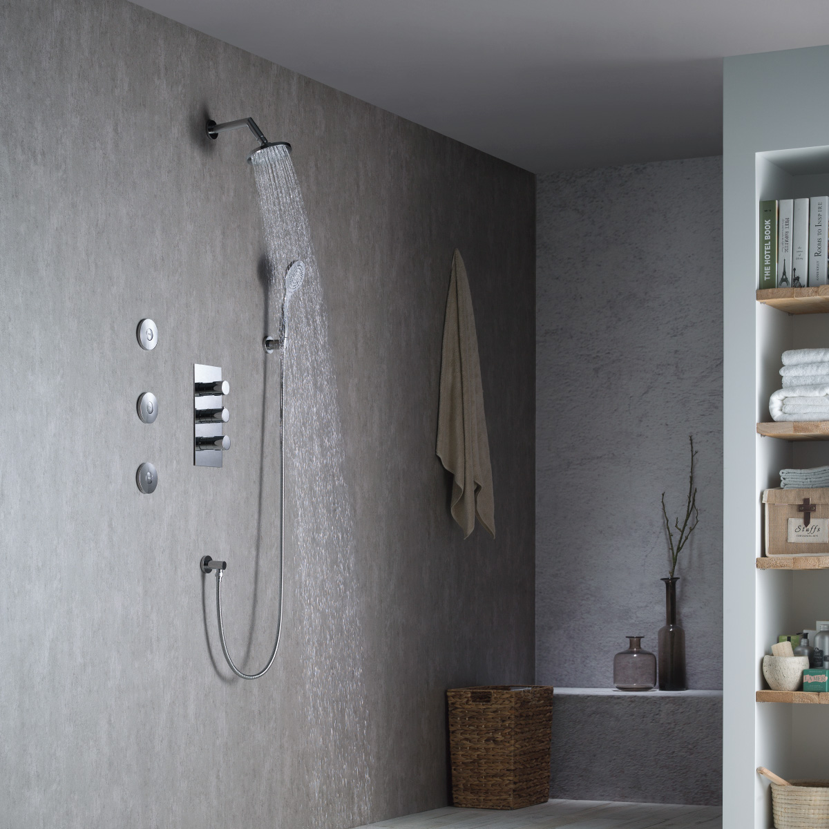 shower set in chrome